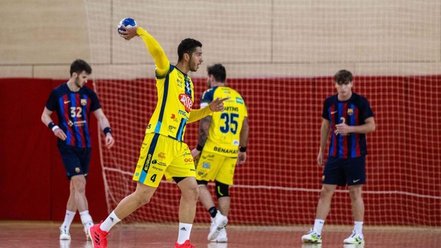 30-33: El Trops acaricia la fase de ascenso tras ganar en la pista del Barça Atlético