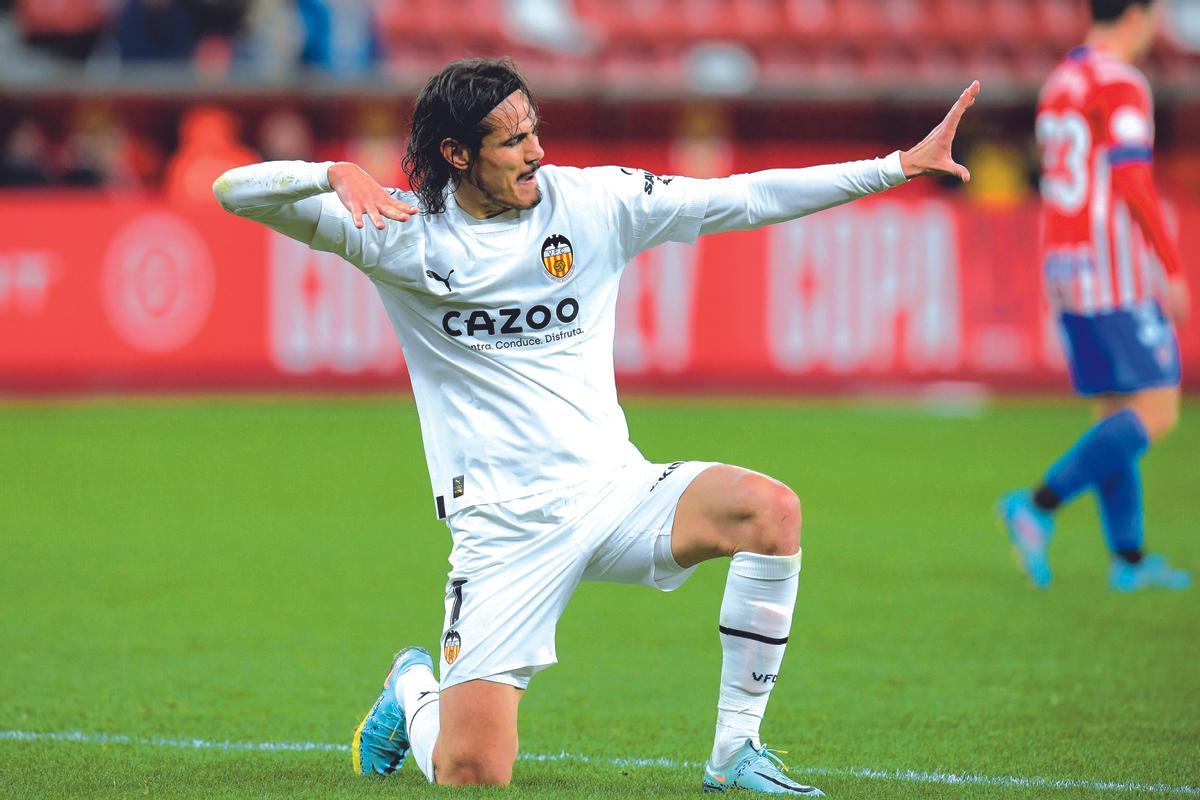 Cavani celebra un gol aquesta temporada amb el València