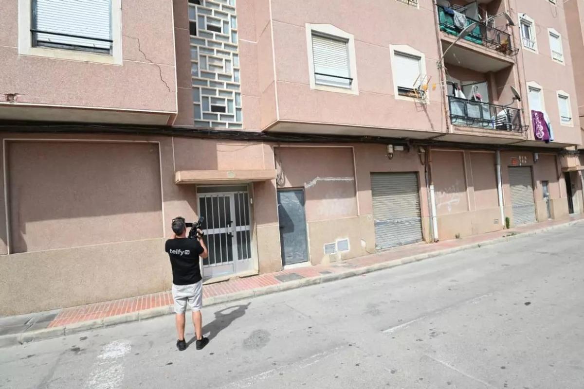 Fachada del domicilio donde ha tenido lugar el crimen.
