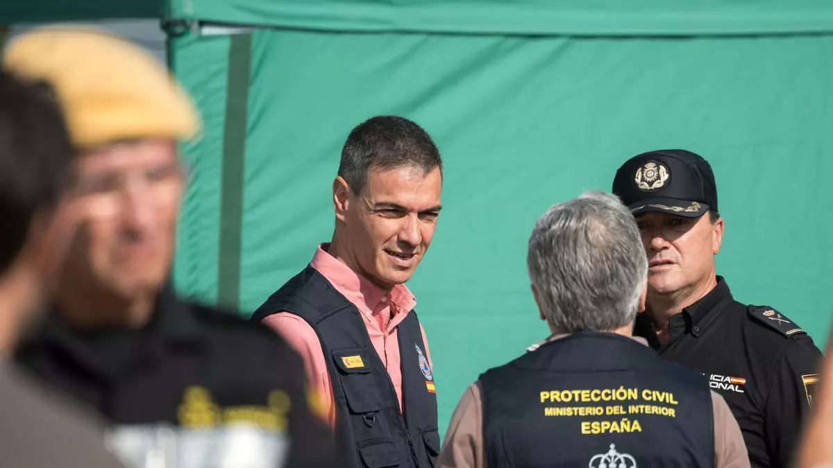 Sánchez celebra la "evolución favorable" de los incendios y la "muy positiva" coordinación del mando de la emergencia