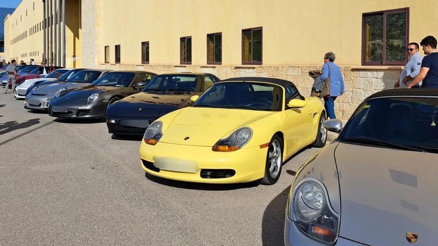 La Navidad &quot;calienta motores&quot; en el Museo del Turrón de Xixona con Porsche y Ferrari