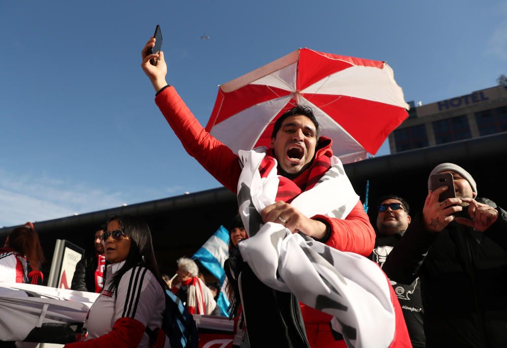 Las aficiones de River y Boca llenan Madrid