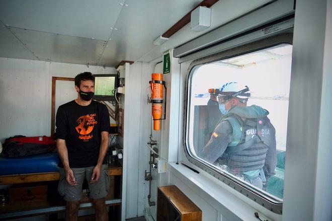 Greenpeace bloquea el acceso al muelle de gas de Sagunt