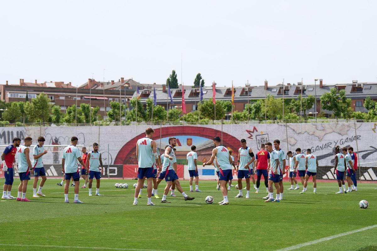 Javi Guerra, entrenando con la selección absoluta