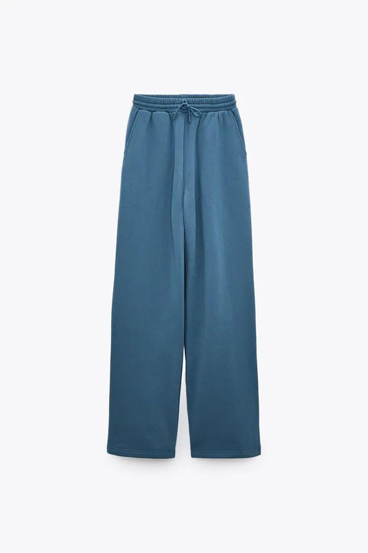 Pantalón 'jogger' ancho azul, de Zara