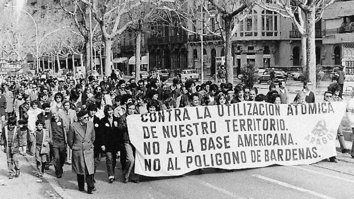 Manifestación pacifista contra la Base Americana y el Polígono de Tiro de las Bardenas, 1983