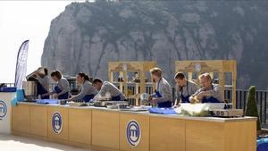 Los concursantes de ’Masterchef’, cocinando en Montserrat. 