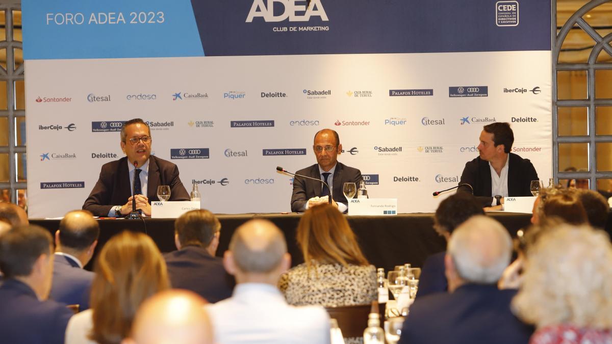 Carlos Ortas, a la izquierda, junto a Javier Rodrigo y Álvaro Sierra.