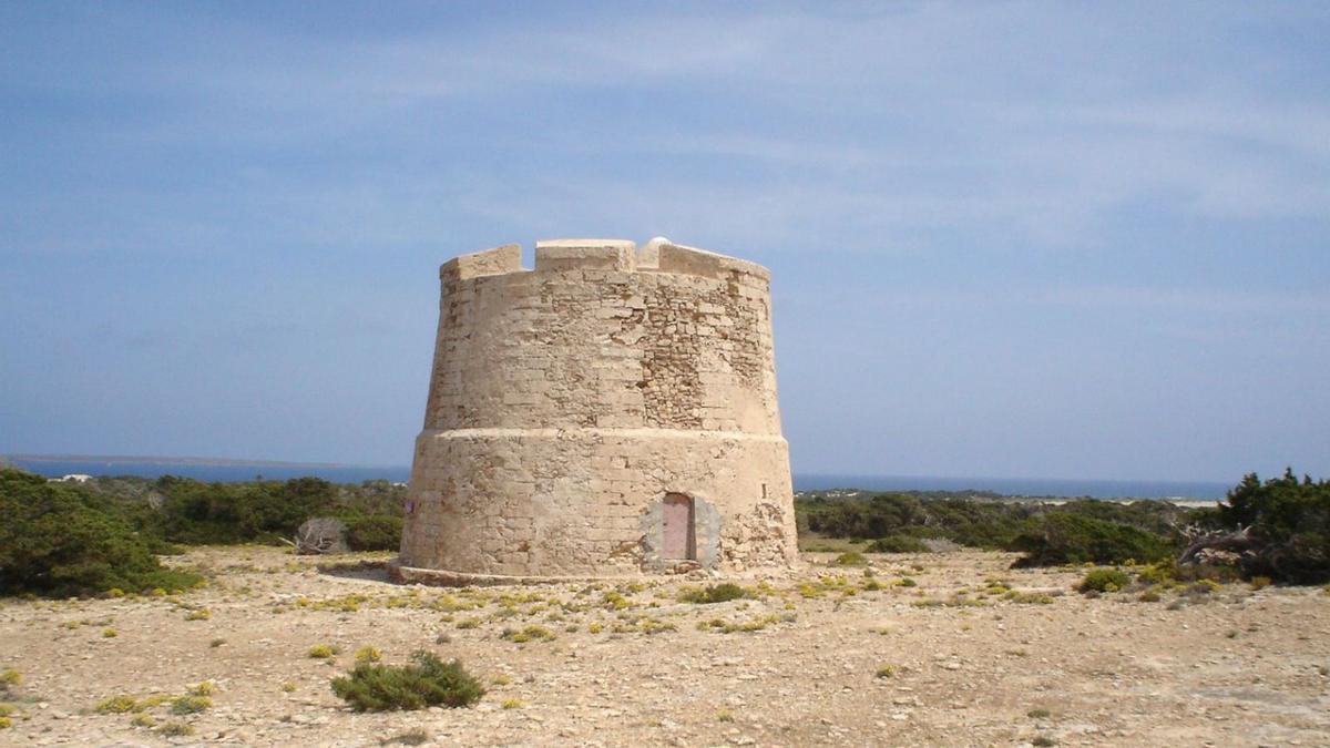 La torre de sa Guardiola, a la banda de ponent de s&#039;Espalmador.