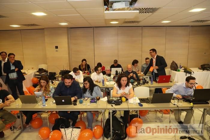 Ambiente de la noche electoral en la sede de Cs