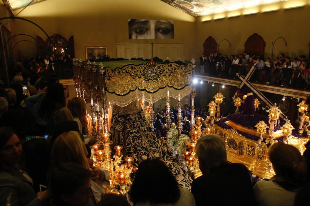 Las imágenes de la cofradía de la Esperanza, la última hermandad en salir en el Jueves Santo de la Semana Santa de Málaga