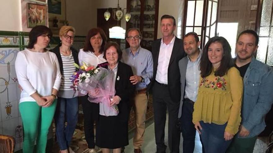 Homenaje a Vicenta Pons por su 100 cumpleaños