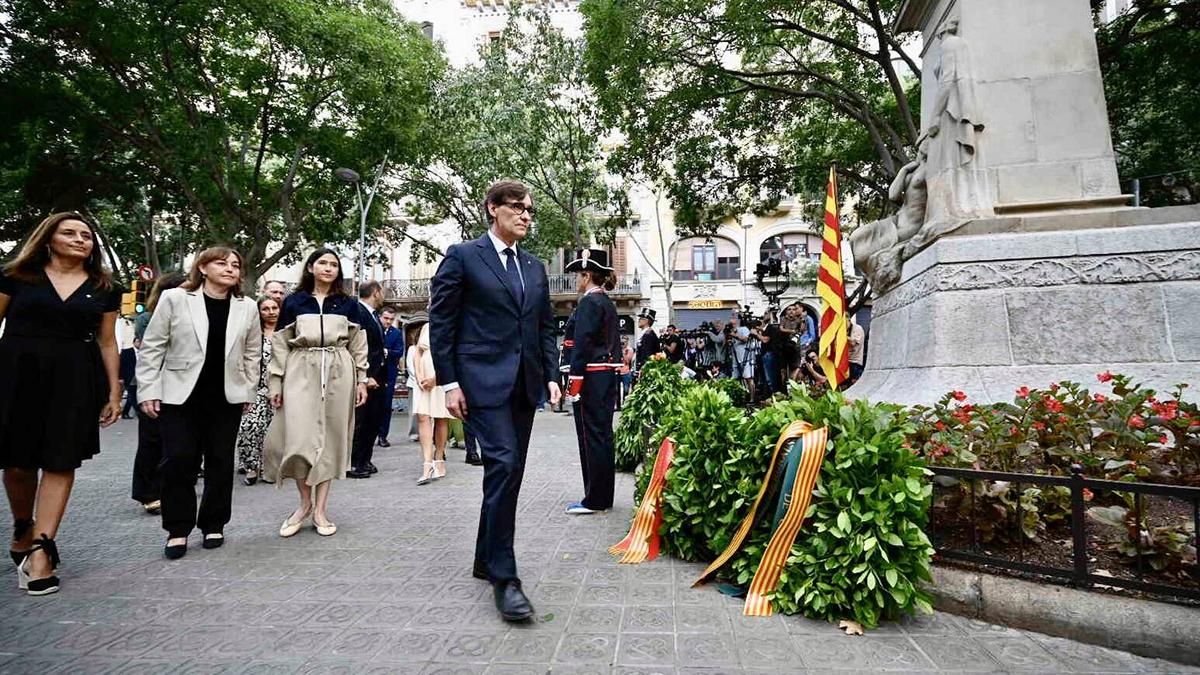 Diada de Catalunya: Ofrenda floral en el monumento a Rafael Casanova