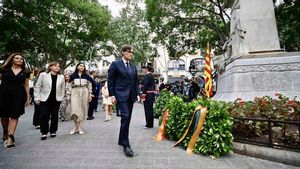Diada de Catalunya: Ofrenda floral en el monumento a Rafael Casanova