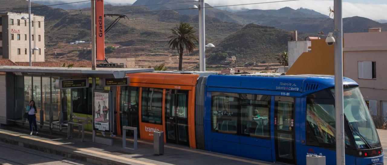 El tranvía 111, en una imagen tomada en la parada de Gracia.