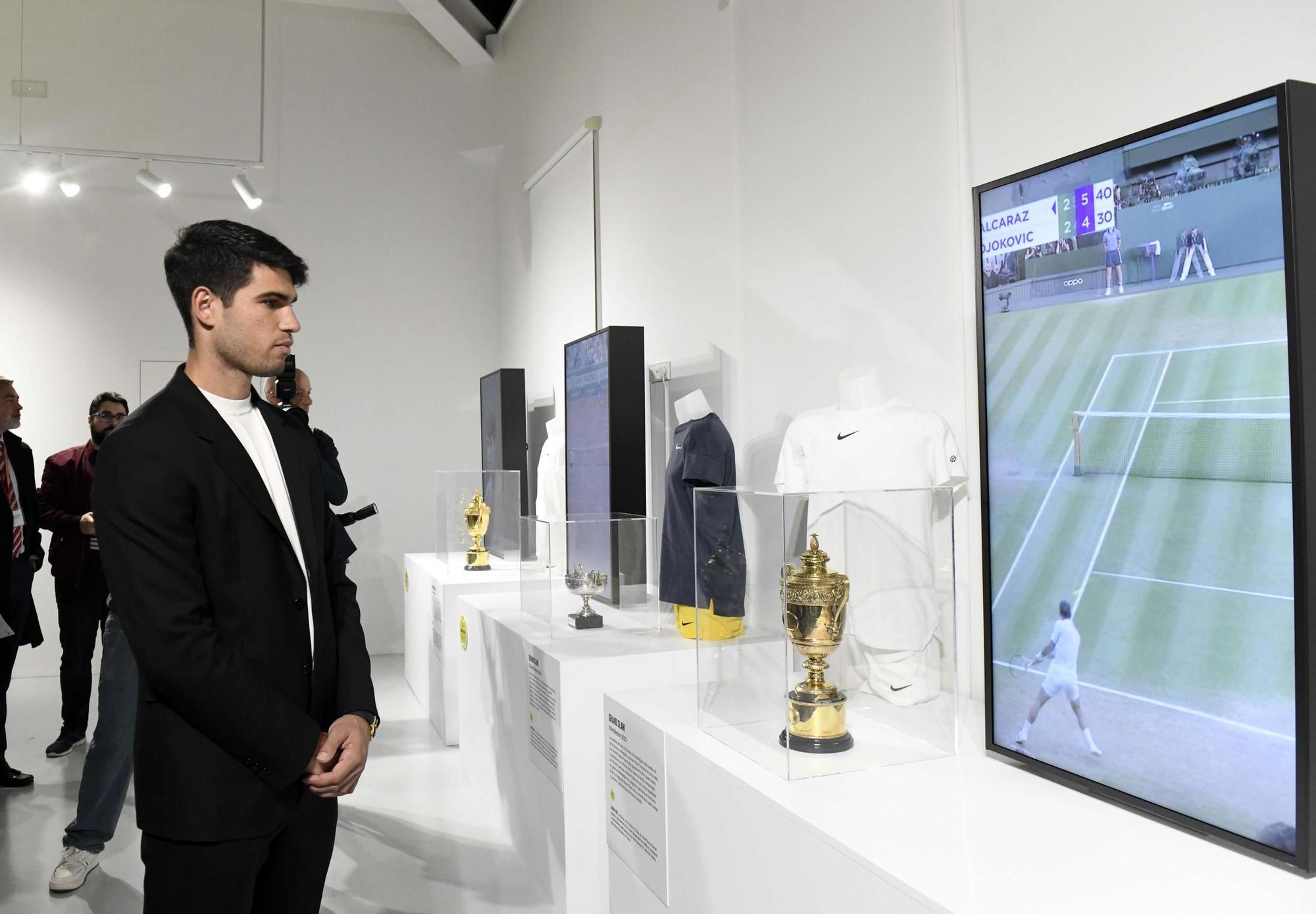 Así ha sido la inauguración de la exposición de Carlos Alcaraz en la Cárcel Vieja de Murcia