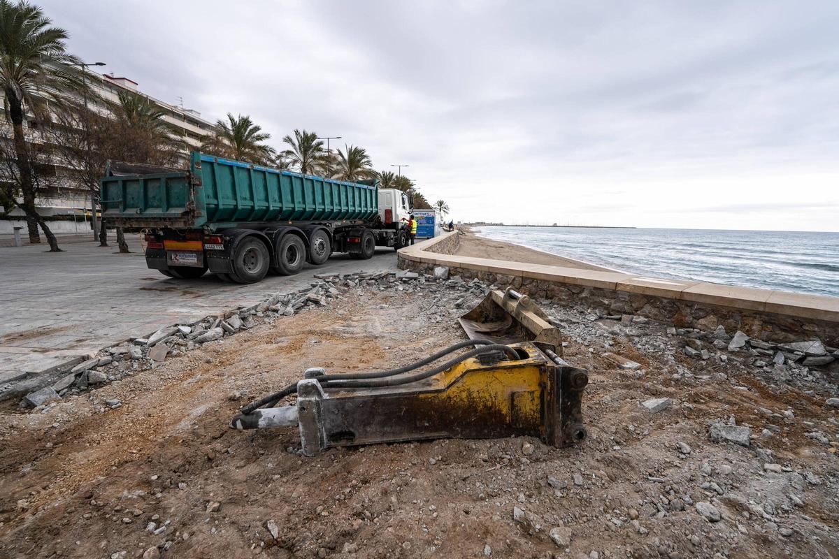 Obras para reducir el paseo marítimo de Calafell