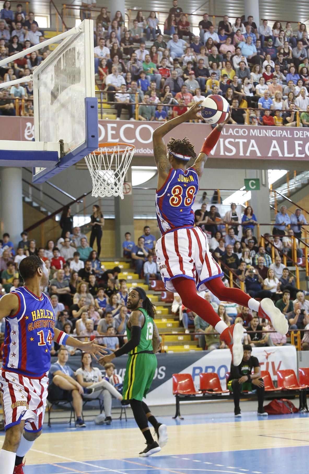 Los Globetrotters dan espectáculo en Vista Alegre