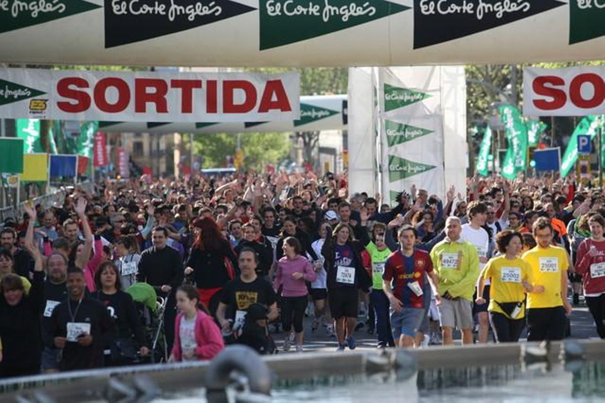 Imatge de la sortida de la Cursa d’El Corte Inglés al passeig de Gràcia.
