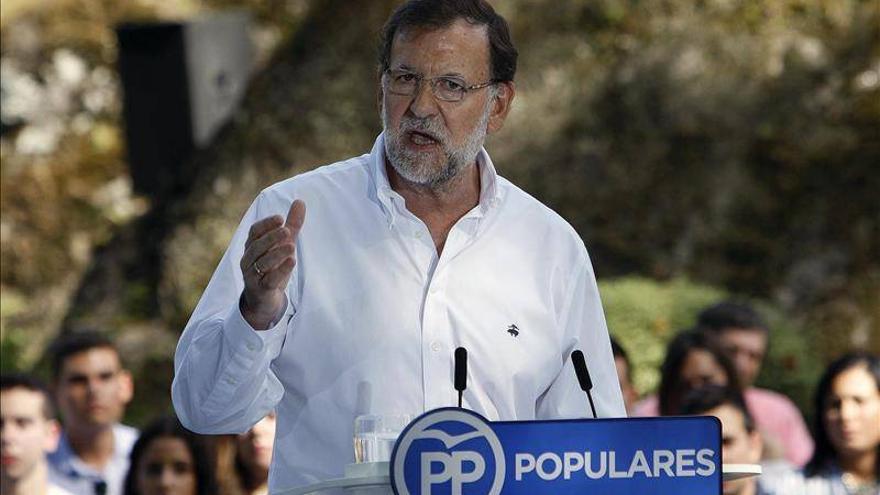 Rajoy: &quot;Algunos están juntos para romper pero somos más los que estamos juntos para unir&quot;