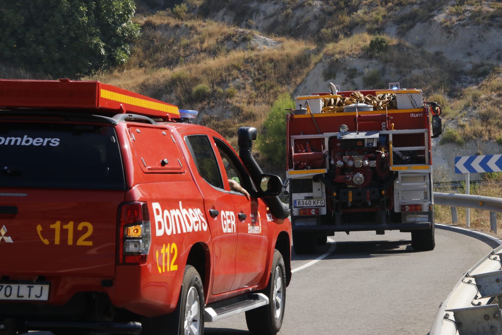 Continúan las labores de extinción del incendio en la Vall d'Ebo