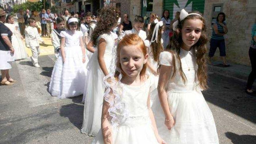 Numerosos niños participaron en la procesión.