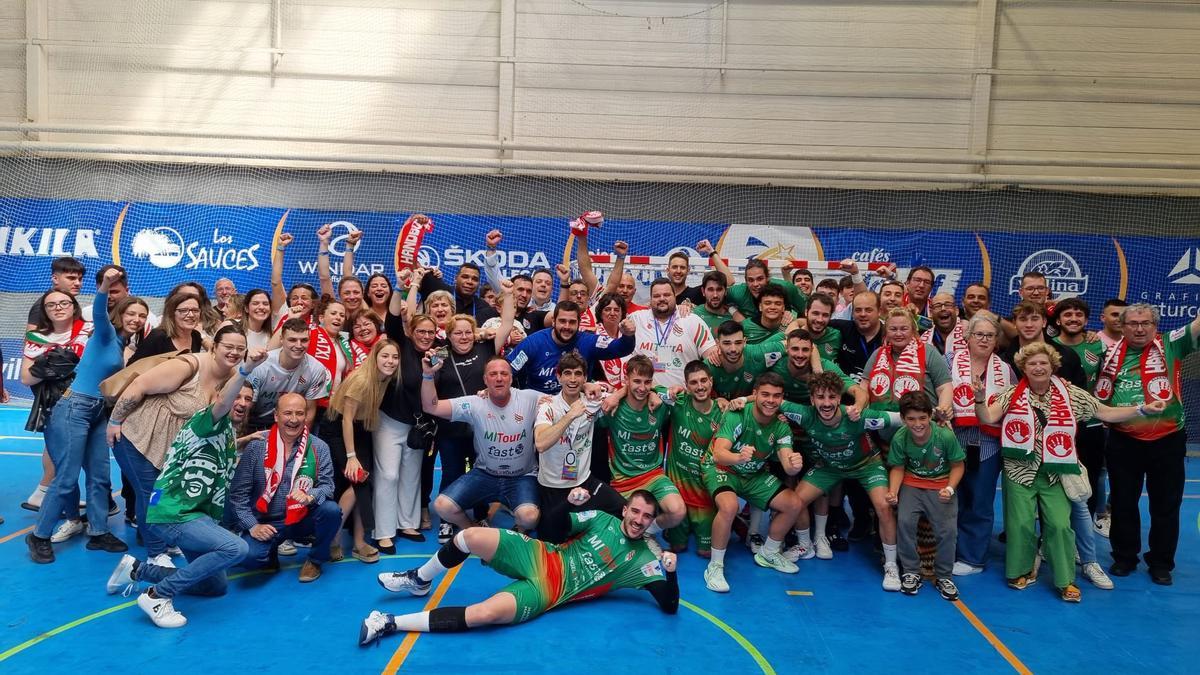 MITourA Handbol Mallorca celebra su ascenso en Avilés
