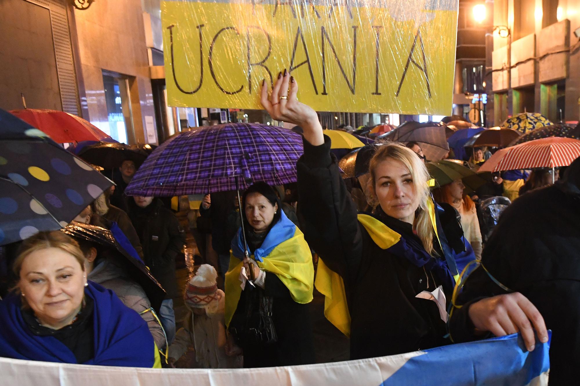 Decenas de ucranianos reivindican en A Coruña el fin de la guerra, un año después de la invasión rusa a su país