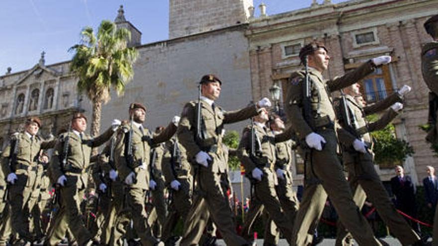 Parada militar ante la antigua Capitanía General de Valencia, que ahora es la sede del Cuartel General Terrestre de Alta Disponibilidad (CGTAD).