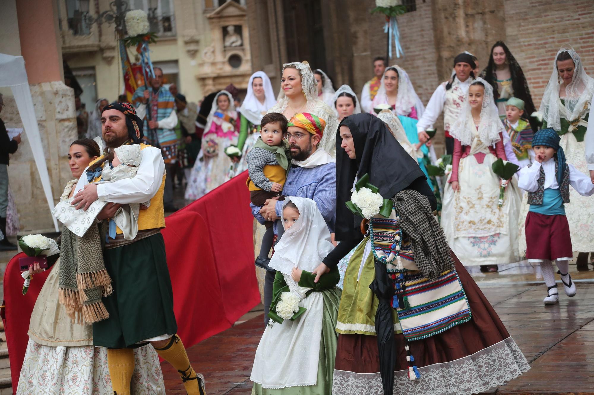 Búscate en el primer día de ofrenda por la calle de la Paz (entre las 15:30 a las 17:00 horas)