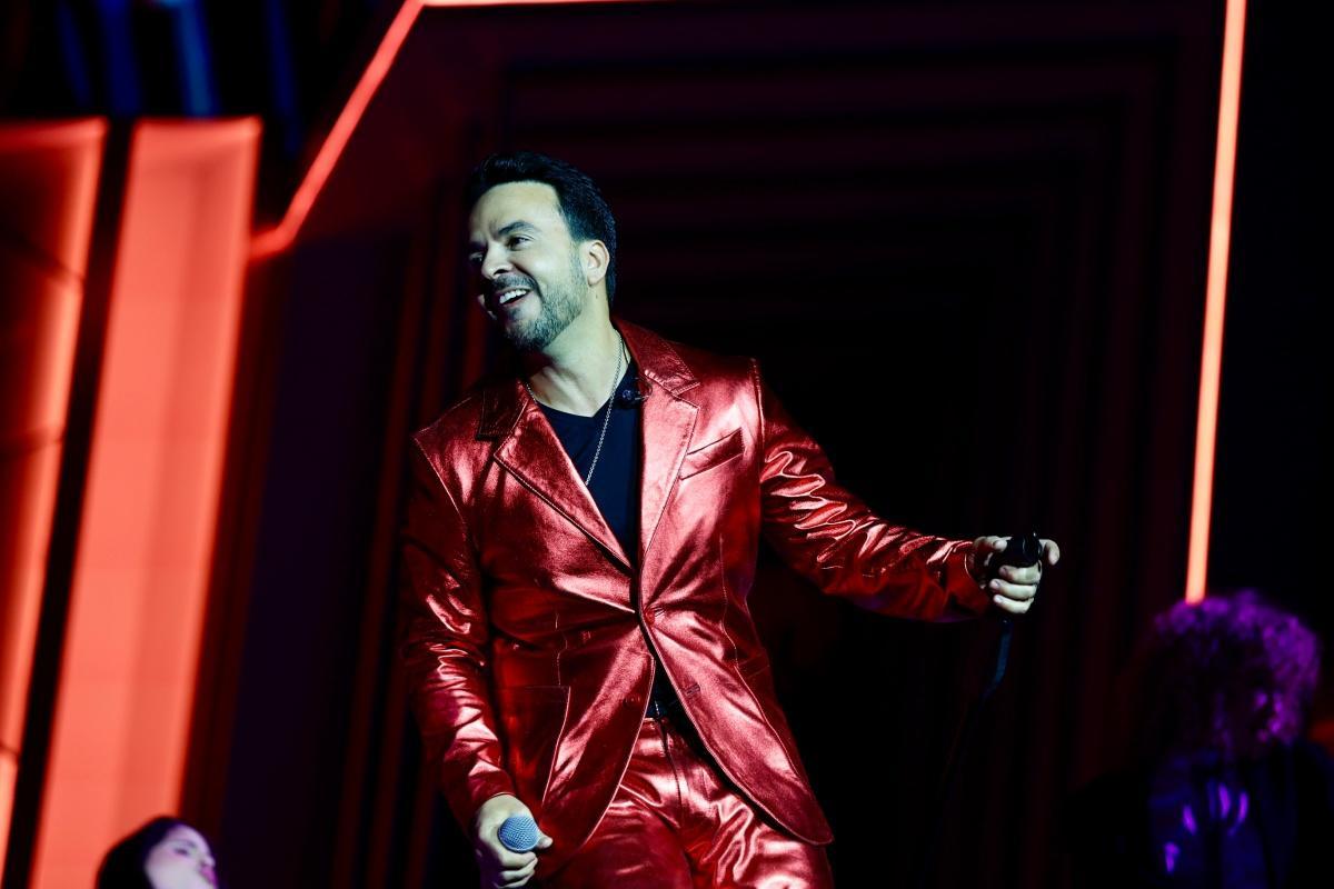 Luis Fonsi en los Premios Dial