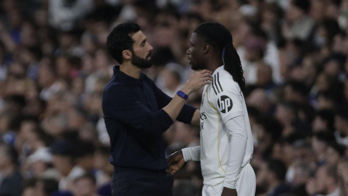 Arbeloa reconoce que Camavinga está dolido por "un error grave del árbitro"