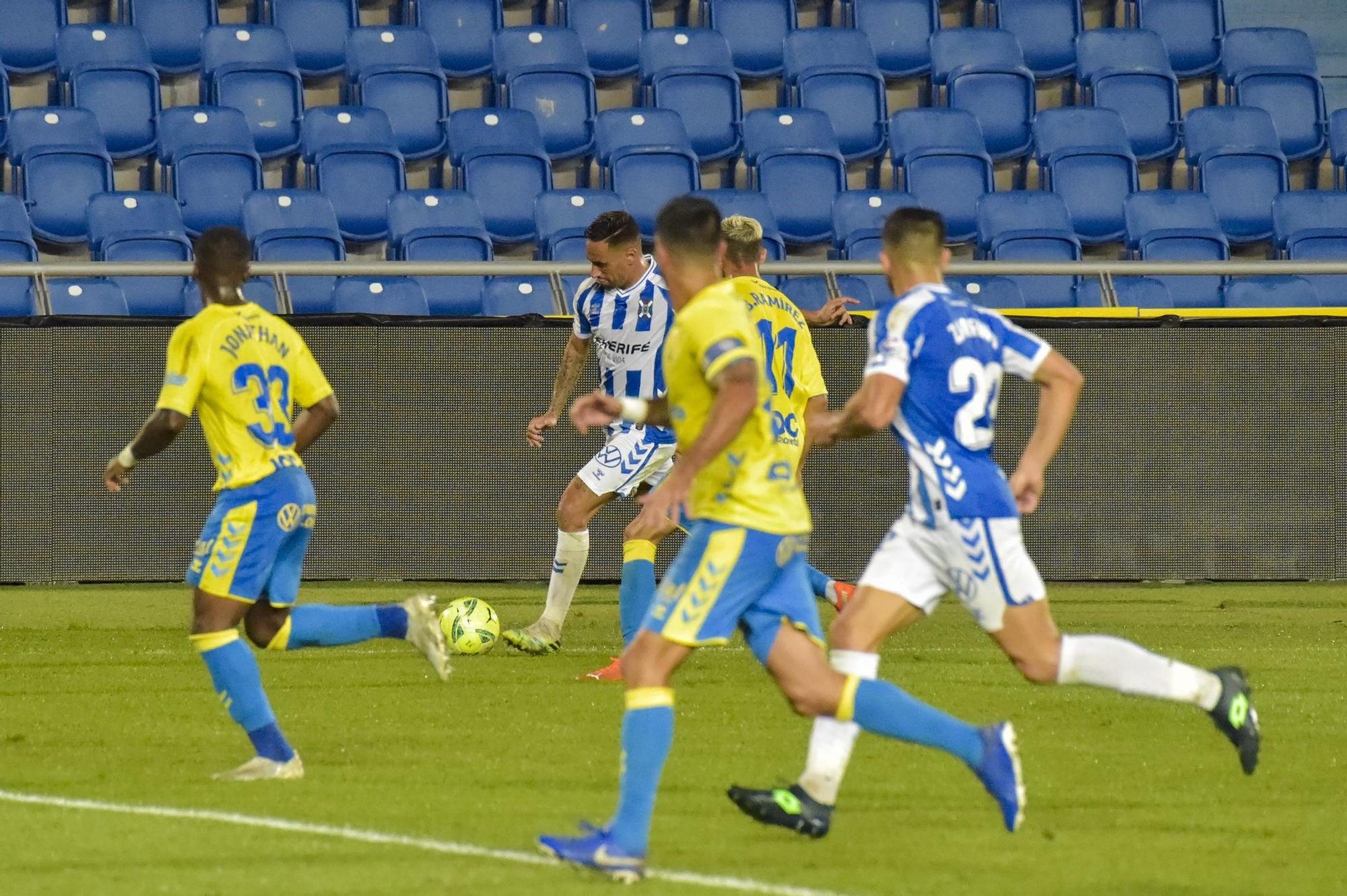 El partido del derbi UD Las Palmas - CD Tenerife, en imágenes