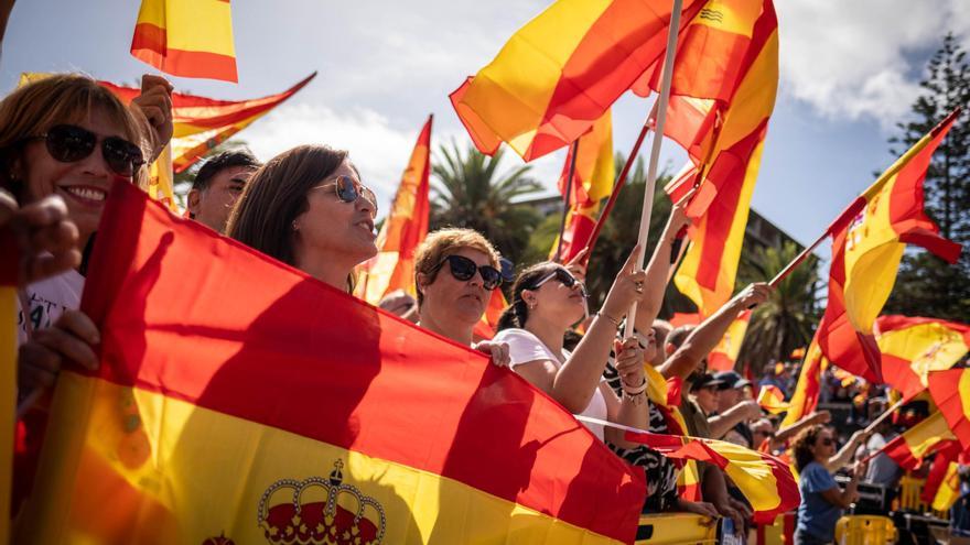 Miles de personas se manifiestan en Santa Cruz contra la amnistía