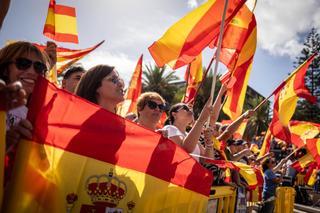 Unas cinco mil personas se manifiestan en Tenerife: "España no está en venta y no se divide"