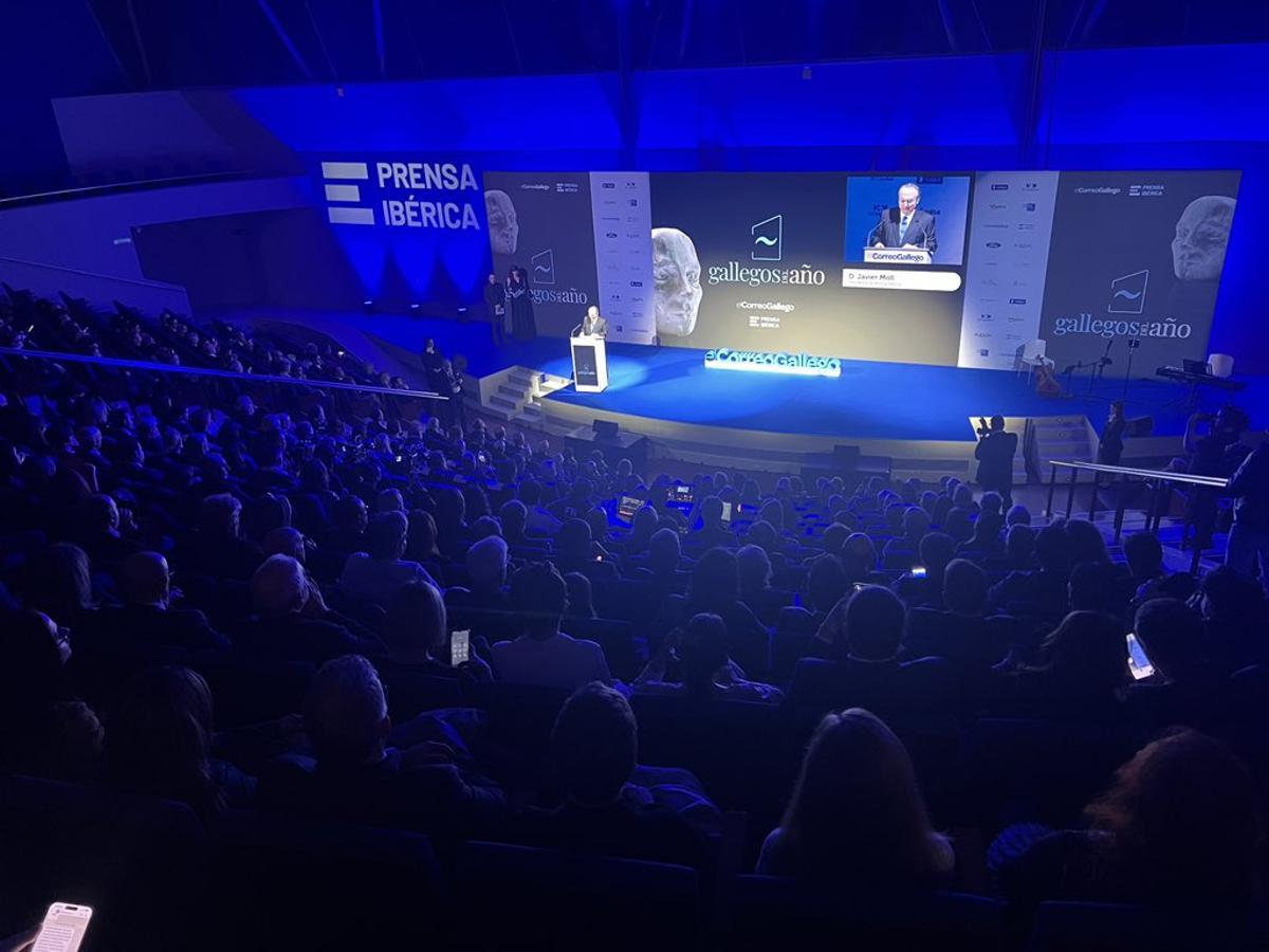 El presidente de Prensa Ibérica, Javier Moll, durante su intervención en la gala de entrega de los Premios Gallegos del Año