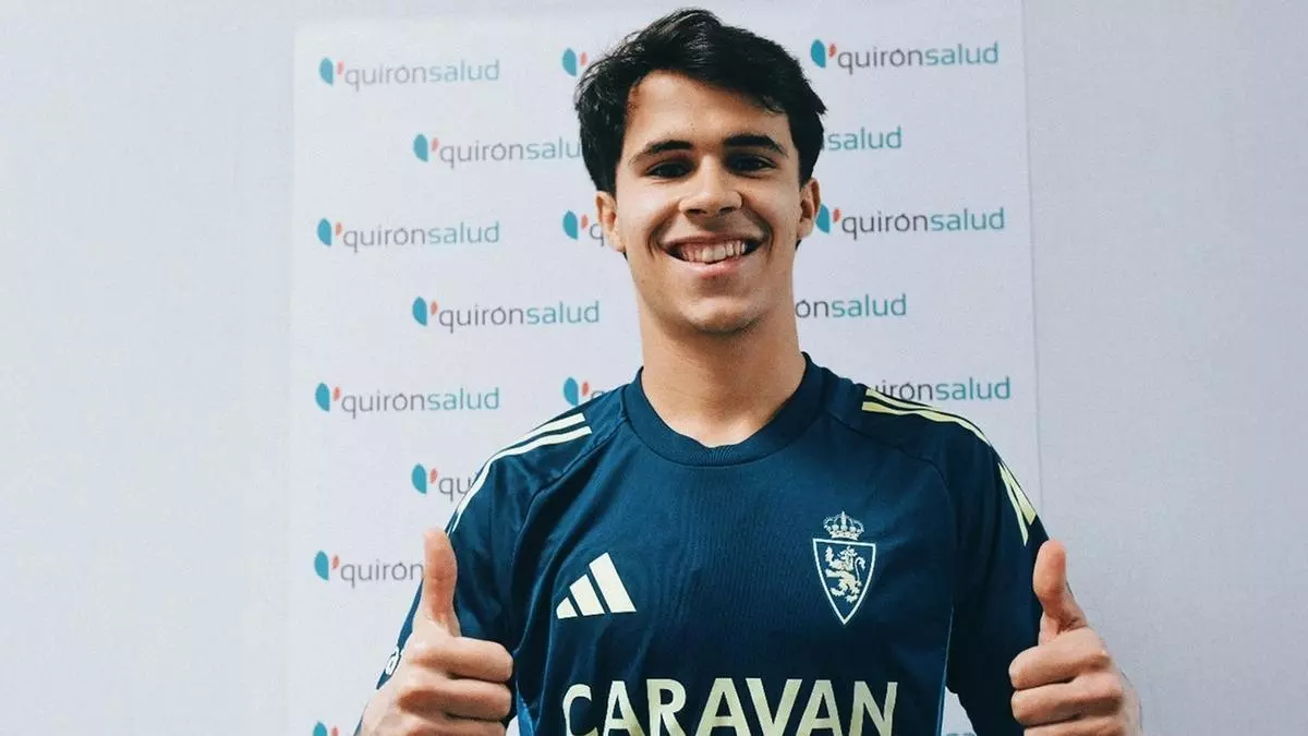 La llegada de Juan Larios al Real Zaragoza ya es oficial: el lateral izquierdo firma hasta final de temporada