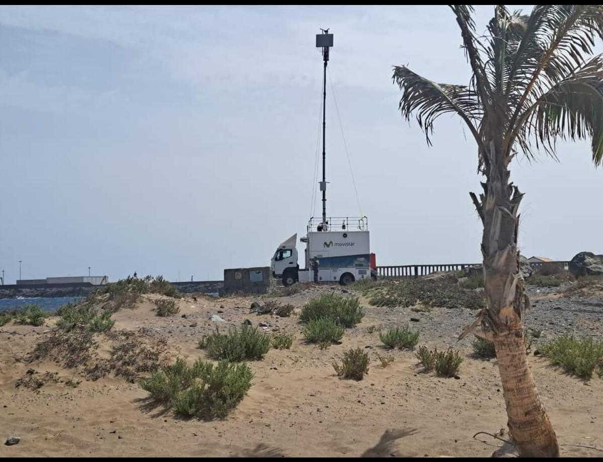 El vehículo de Movistar, para auemntar la señal a la zona de la Vará.