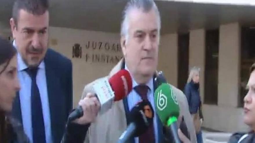 Silencio absoluto de Bárcenas a la salida de los juzgados