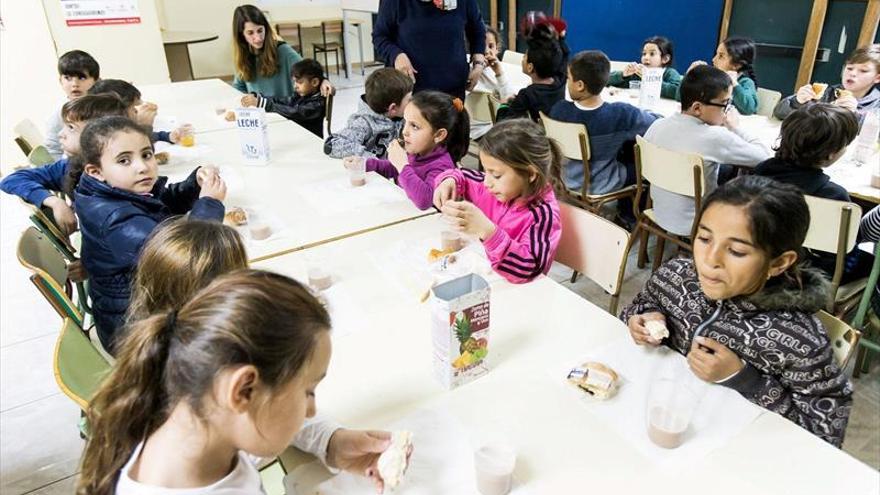 La Caixa y el Banco de Alimentos recogen leche en Zaragoza