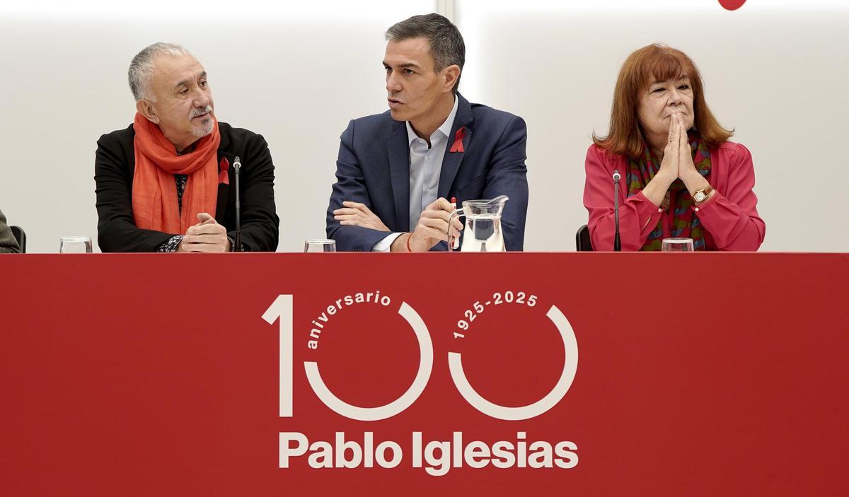 Pedro Sánchez and Pepe Álvarez, during the meeting at the PSOE headquarters.