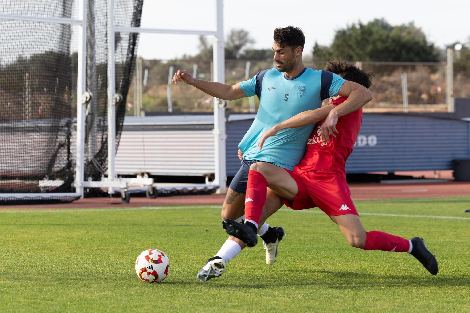 Un amistoso entre la SD Ibiza y la Peña Deportiva