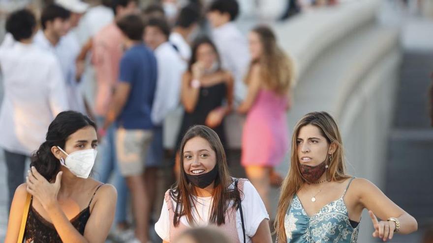 La mascarilla seguirá siendo obligatorio en interiores y en exteriores cuando no se pueda guardar la distancia de seguridad.