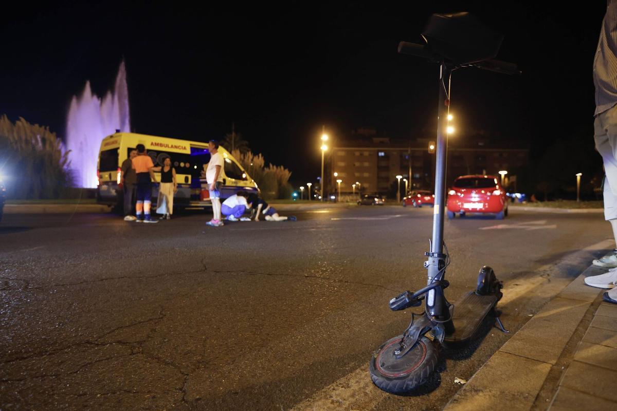 Accidente patinete eléctrico Plaza Andalucia, ambulancia, policía local