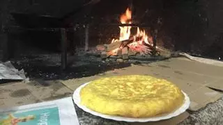 En esta casa-restaurante a 20 minutos de A Coruña cocinan 'a la leña': tortillas espectaculares y precios populares