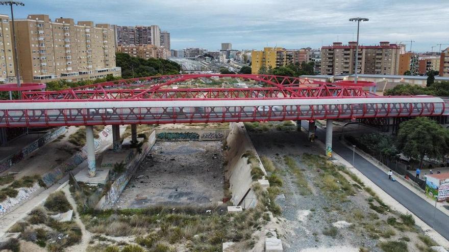 El Consell reabre el debate sobre el futuro del Puente Rojo de Alicante: impulsan un estudio para eliminar la icónica infraestructura