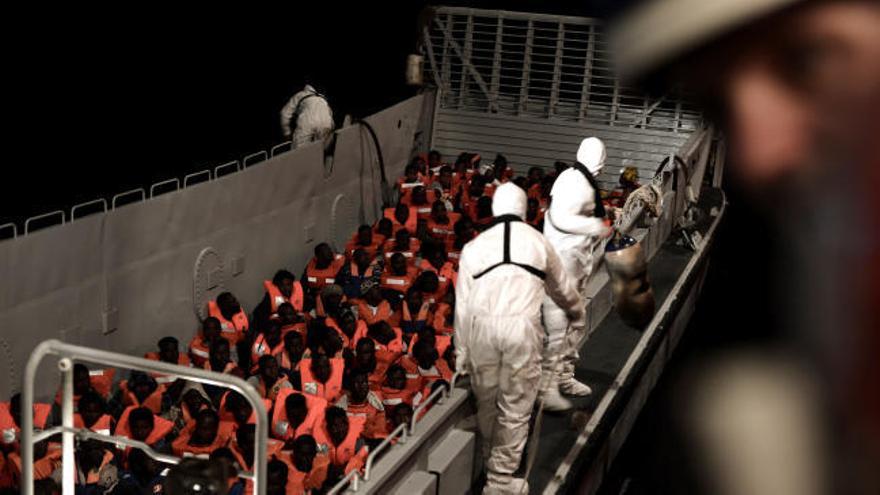 España acogerá a los 629 inmigrantes del buque 'Aquarius'