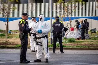 Barcelona desaloja el campamento de la Zona Franca