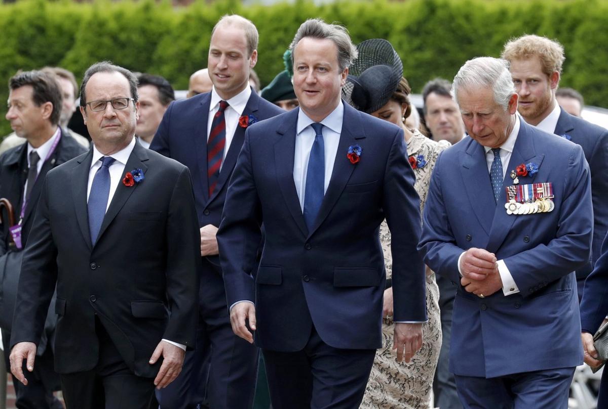 From L, French President Francois Hollande, Britain’s Prime Minister David Cameron, Britain’s Prince Charles are followed by Britain’ Prince William and his wife Catherine, the Duchess of Cambridge and Prince Harry as they arrive to attend a ceremony at the Franco-British National Memorial in Thiepval near Albert, during the commemorations to mark the 100th anniversary of the start of the Battle of the Somme, northern France, July 1, 2016. REUTERS/Philippe Wojazer