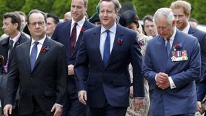 From L, French President Francois Hollande, Britain’s Prime Minister David Cameron, Britain’s Prince Charles are followed by Britain’ Prince William and his wife Catherine, the Duchess of Cambridge and Prince Harry as they arrive to attend a ceremony at the Franco-British National Memorial in Thiepval near Albert, during the commemorations to mark the 100th anniversary of the start of the Battle of the Somme, northern France, July 1, 2016. REUTERS/Philippe Wojazer